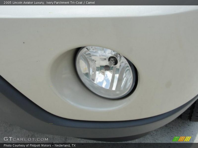 Ivory Parchment Tri-Coat / Camel 2005 Lincoln Aviator Luxury