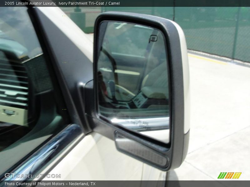 Ivory Parchment Tri-Coat / Camel 2005 Lincoln Aviator Luxury