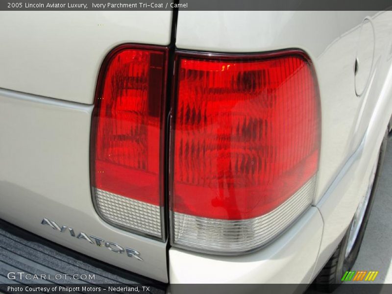 Ivory Parchment Tri-Coat / Camel 2005 Lincoln Aviator Luxury