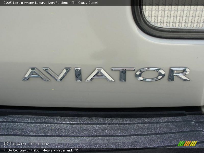 Ivory Parchment Tri-Coat / Camel 2005 Lincoln Aviator Luxury