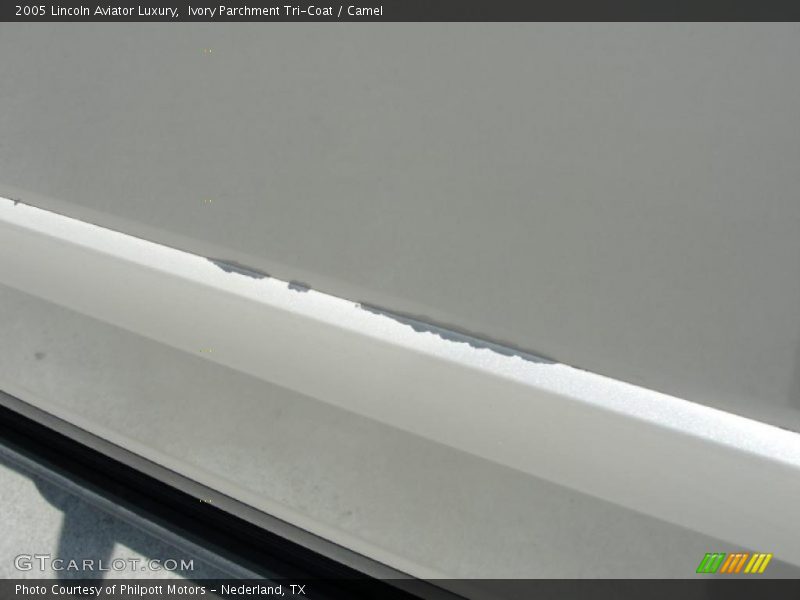 Ivory Parchment Tri-Coat / Camel 2005 Lincoln Aviator Luxury