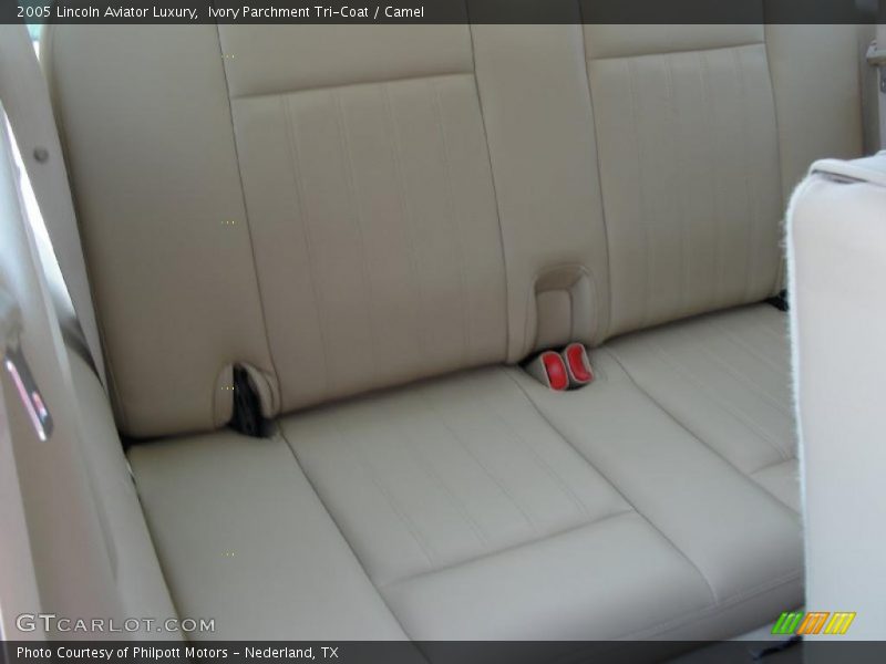 Ivory Parchment Tri-Coat / Camel 2005 Lincoln Aviator Luxury
