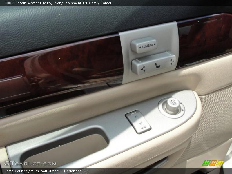 Ivory Parchment Tri-Coat / Camel 2005 Lincoln Aviator Luxury