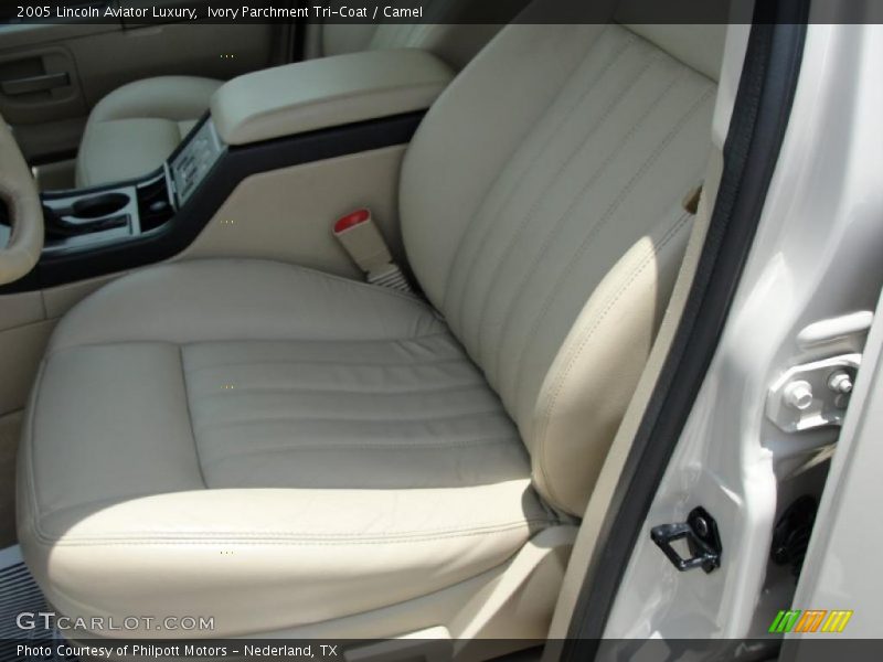 Ivory Parchment Tri-Coat / Camel 2005 Lincoln Aviator Luxury