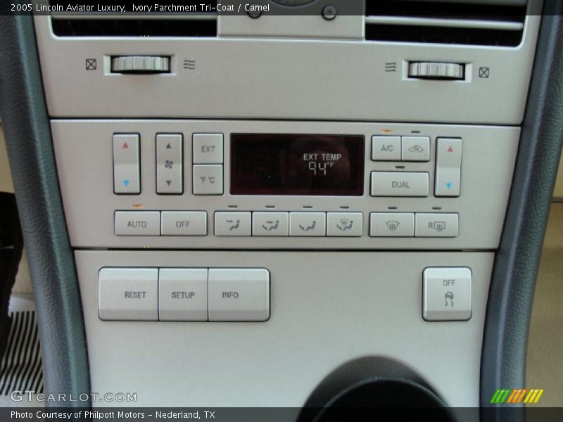 Ivory Parchment Tri-Coat / Camel 2005 Lincoln Aviator Luxury