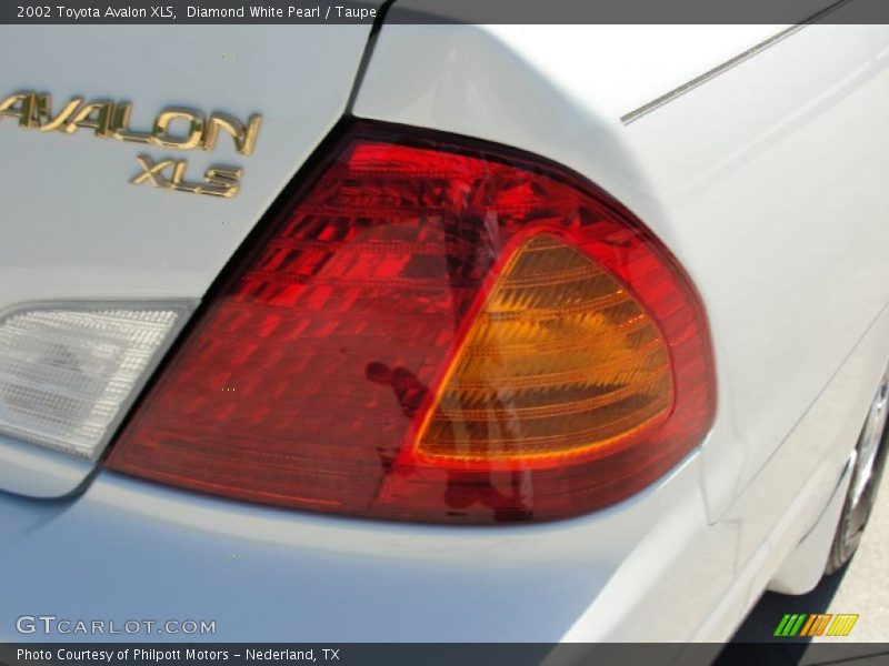 Diamond White Pearl / Taupe 2002 Toyota Avalon XLS