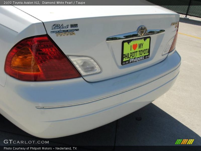 Diamond White Pearl / Taupe 2002 Toyota Avalon XLS
