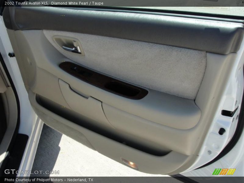 Diamond White Pearl / Taupe 2002 Toyota Avalon XLS