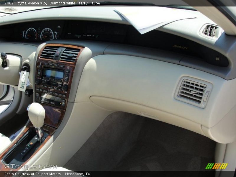 Diamond White Pearl / Taupe 2002 Toyota Avalon XLS