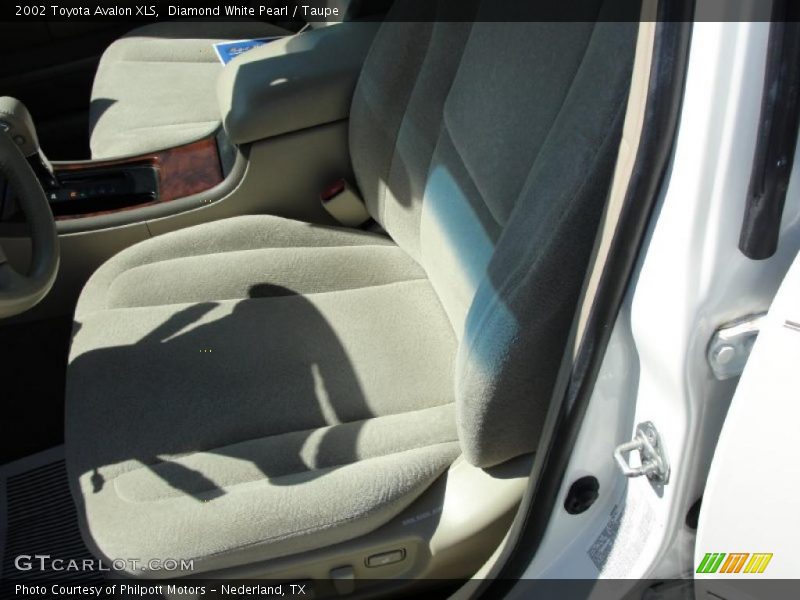 Diamond White Pearl / Taupe 2002 Toyota Avalon XLS