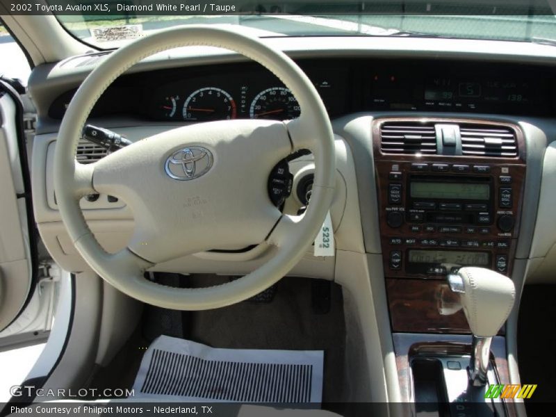 Diamond White Pearl / Taupe 2002 Toyota Avalon XLS