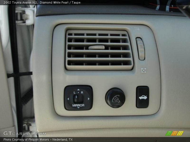 Diamond White Pearl / Taupe 2002 Toyota Avalon XLS