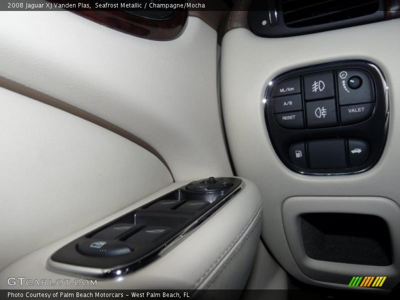 Seafrost Metallic / Champagne/Mocha 2008 Jaguar XJ Vanden Plas