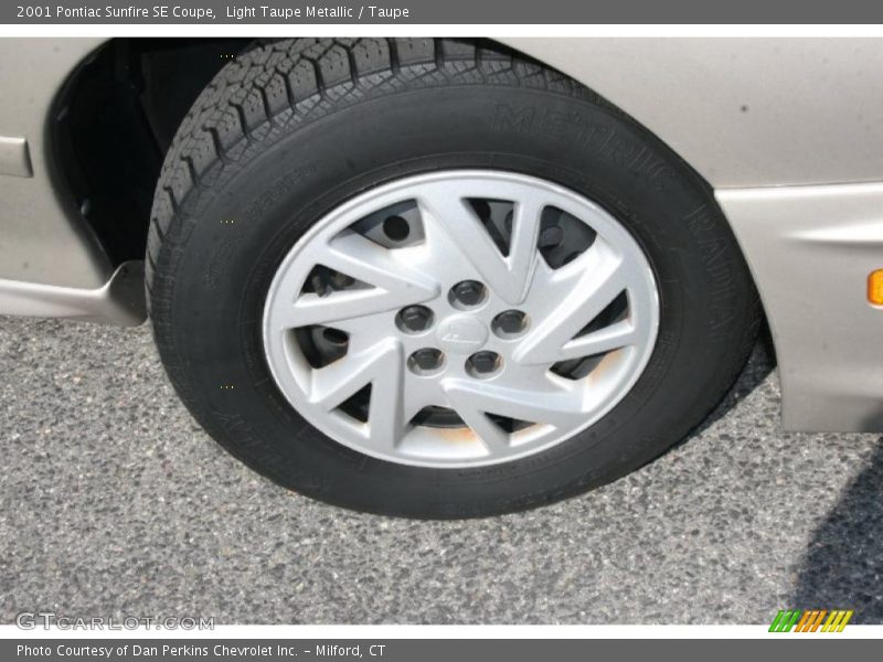 Light Taupe Metallic / Taupe 2001 Pontiac Sunfire SE Coupe