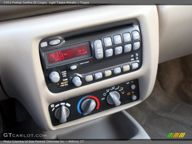 Light Taupe Metallic / Taupe 2001 Pontiac Sunfire SE Coupe