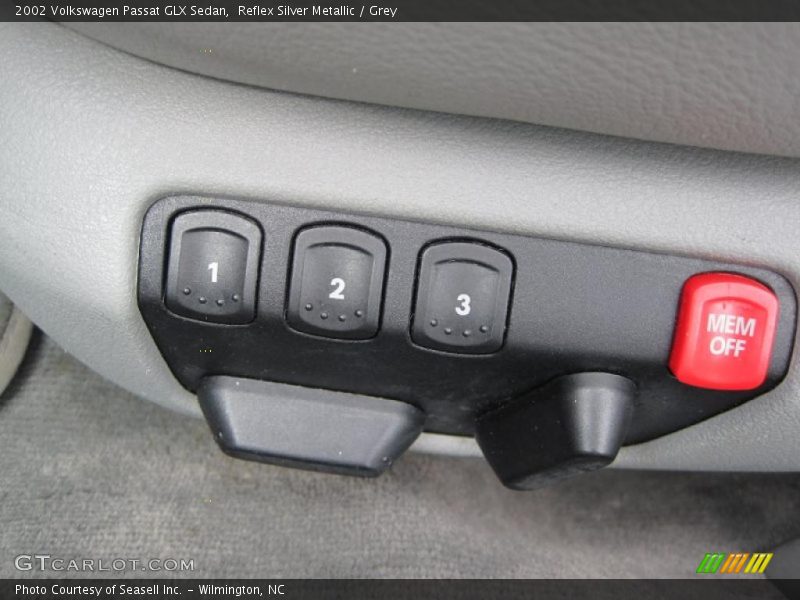 Reflex Silver Metallic / Grey 2002 Volkswagen Passat GLX Sedan