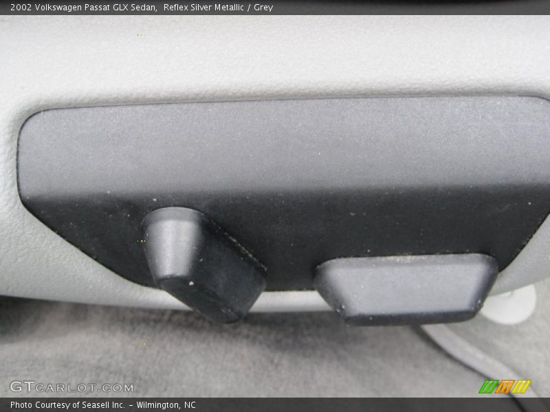 Reflex Silver Metallic / Grey 2002 Volkswagen Passat GLX Sedan