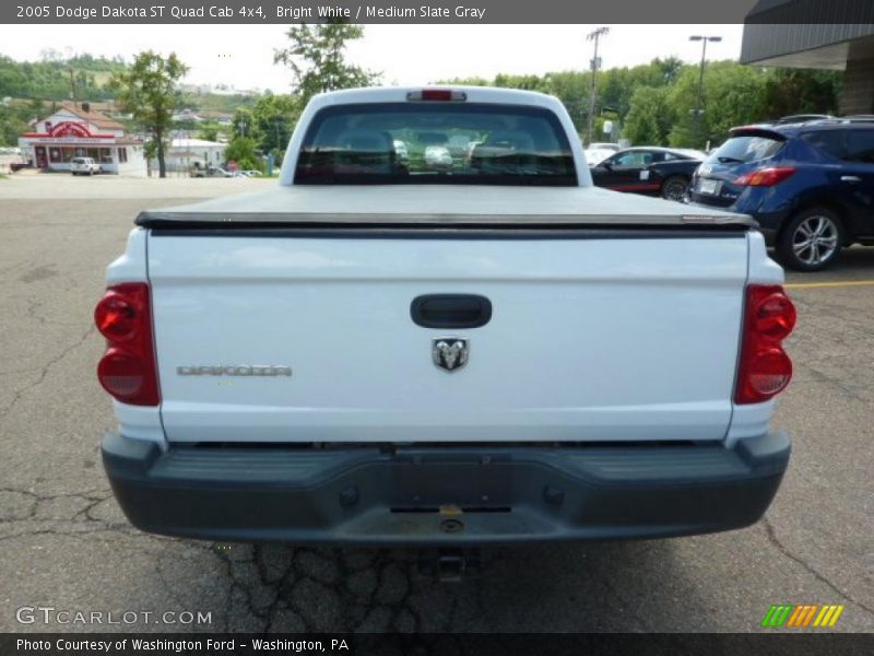 Bright White / Medium Slate Gray 2005 Dodge Dakota ST Quad Cab 4x4