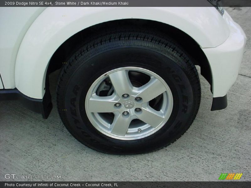 Stone White / Dark Khaki/Medium Khaki 2009 Dodge Nitro SE 4x4
