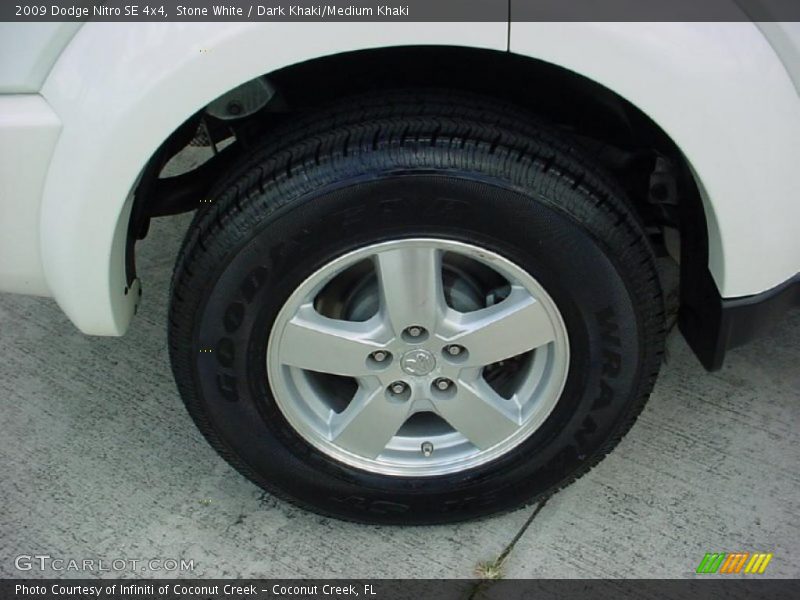 Stone White / Dark Khaki/Medium Khaki 2009 Dodge Nitro SE 4x4