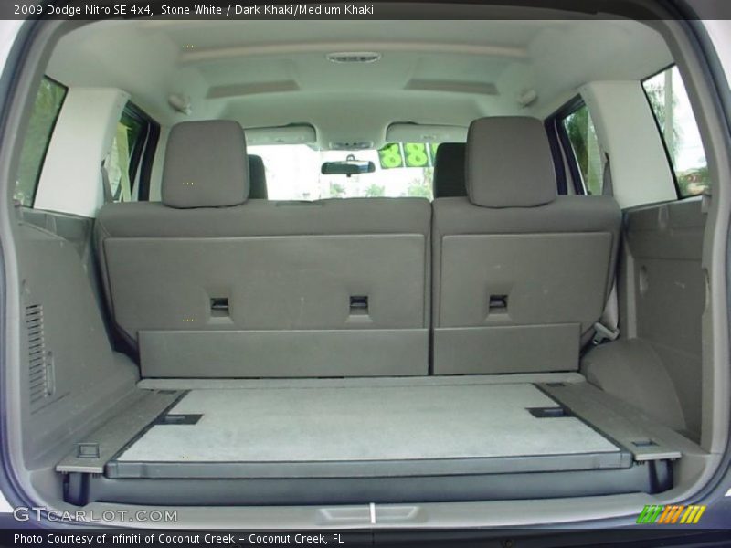 Stone White / Dark Khaki/Medium Khaki 2009 Dodge Nitro SE 4x4