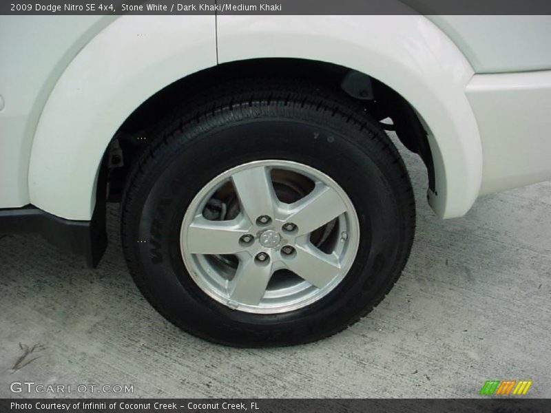 Stone White / Dark Khaki/Medium Khaki 2009 Dodge Nitro SE 4x4