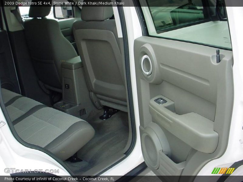 Stone White / Dark Khaki/Medium Khaki 2009 Dodge Nitro SE 4x4