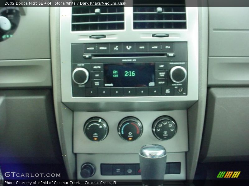 Stone White / Dark Khaki/Medium Khaki 2009 Dodge Nitro SE 4x4