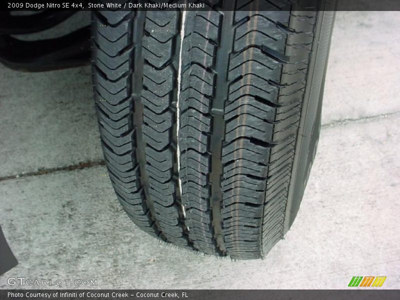 Stone White / Dark Khaki/Medium Khaki 2009 Dodge Nitro SE 4x4