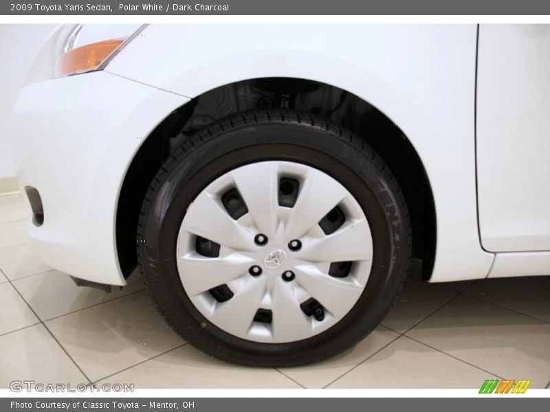 Polar White / Dark Charcoal 2009 Toyota Yaris Sedan