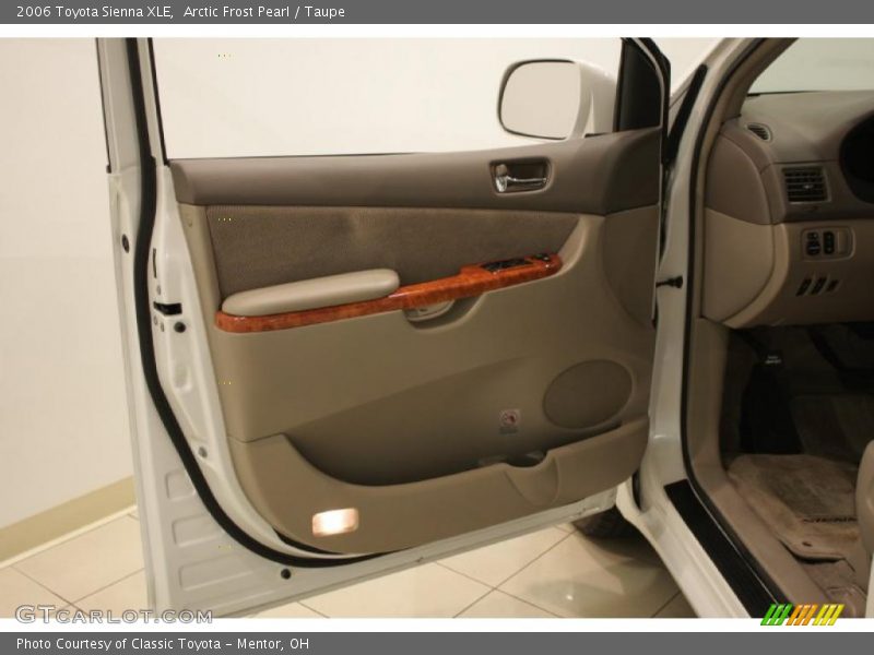 Arctic Frost Pearl / Taupe 2006 Toyota Sienna XLE