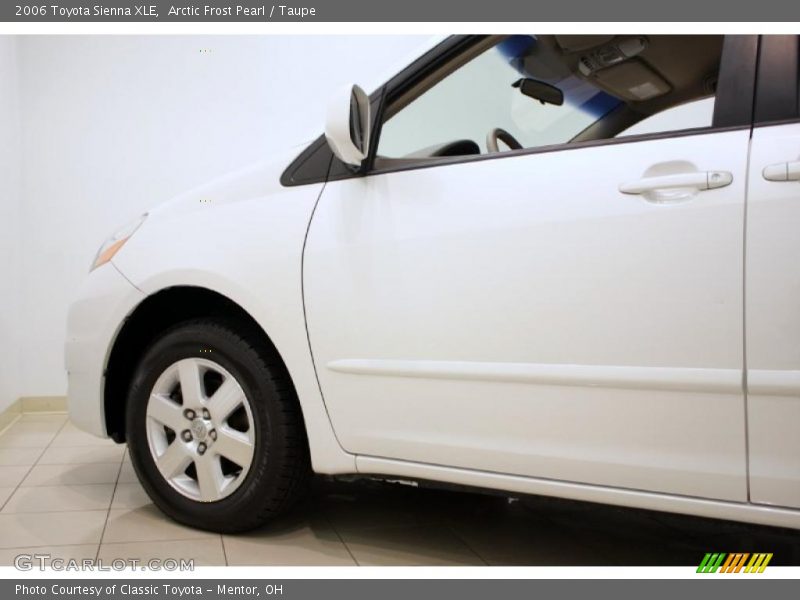 Arctic Frost Pearl / Taupe 2006 Toyota Sienna XLE