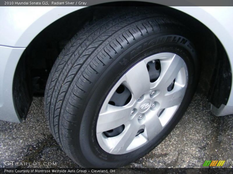 Radiant Silver / Gray 2010 Hyundai Sonata GLS