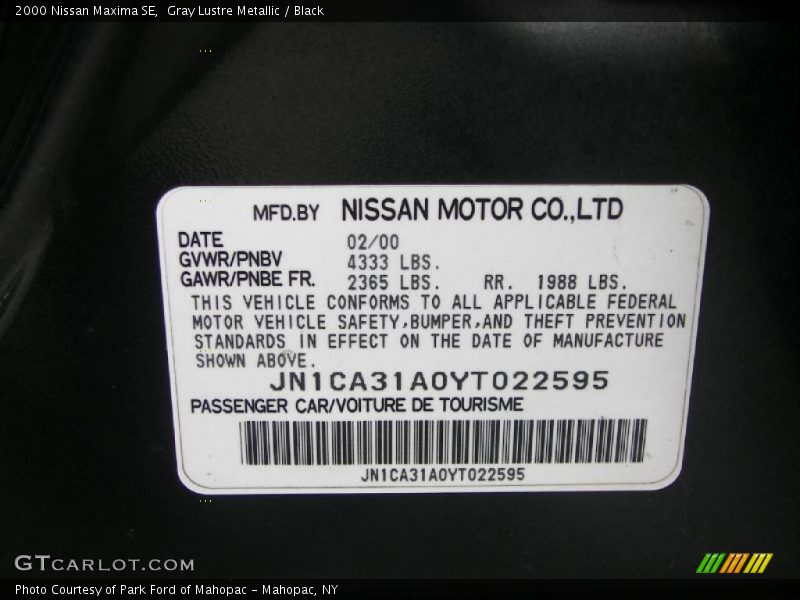 Gray Lustre Metallic / Black 2000 Nissan Maxima SE