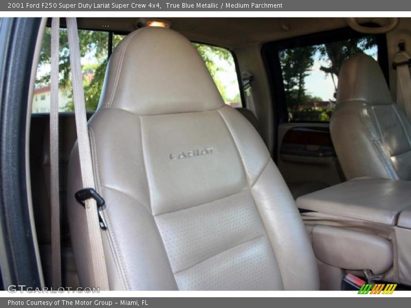 True Blue Metallic / Medium Parchment 2001 Ford F250 Super Duty Lariat Super Crew 4x4
