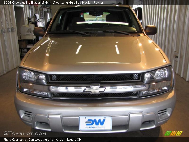 Silverstone Metallic / Medium Pewter 2004 Chevrolet TrailBlazer LS 4x4