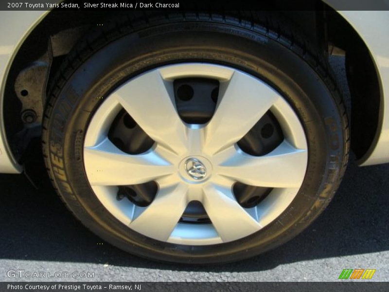 Silver Streak Mica / Dark Charcoal 2007 Toyota Yaris Sedan
