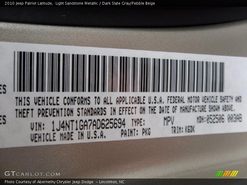 Light Sandstone Metallic / Dark Slate Gray/Pebble Beige 2010 Jeep Patriot Latitude