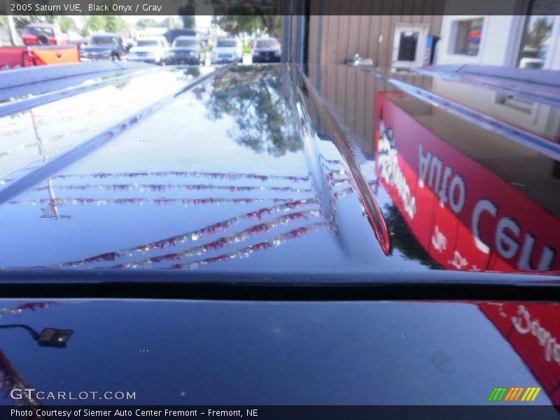 Black Onyx / Gray 2005 Saturn VUE