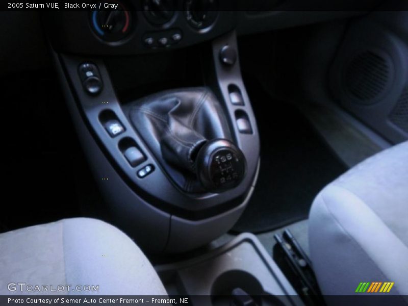 Black Onyx / Gray 2005 Saturn VUE