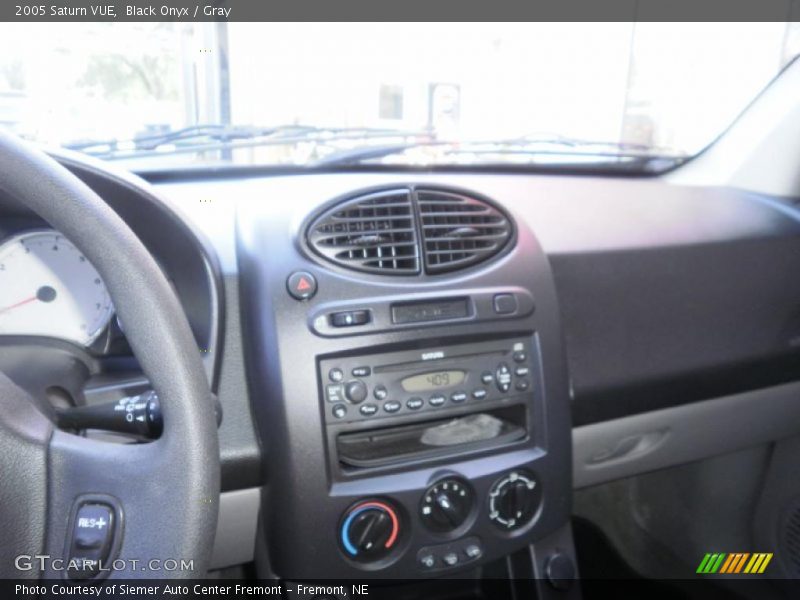 Black Onyx / Gray 2005 Saturn VUE