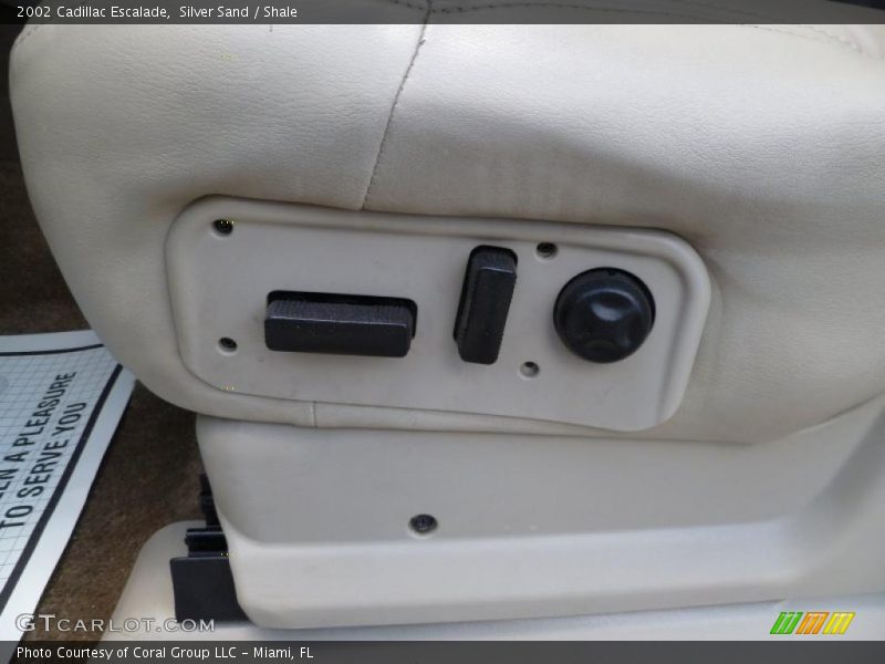 Silver Sand / Shale 2002 Cadillac Escalade