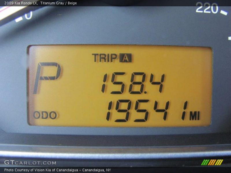 Titanium Gray / Beige 2009 Kia Rondo LX