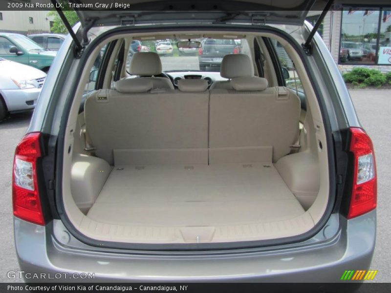 Titanium Gray / Beige 2009 Kia Rondo LX