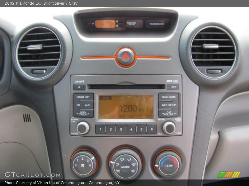 Bright Silver / Gray 2009 Kia Rondo LX
