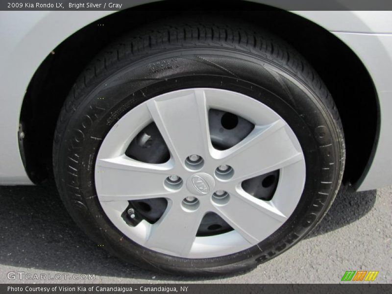 Bright Silver / Gray 2009 Kia Rondo LX