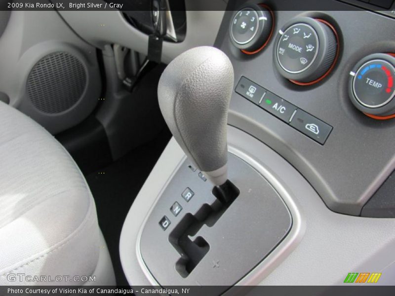 Bright Silver / Gray 2009 Kia Rondo LX