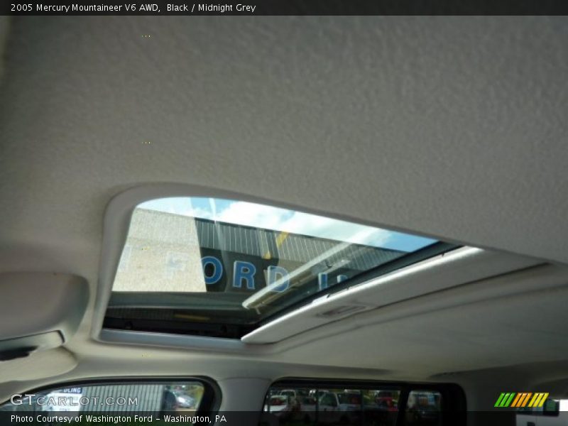 Black / Midnight Grey 2005 Mercury Mountaineer V6 AWD