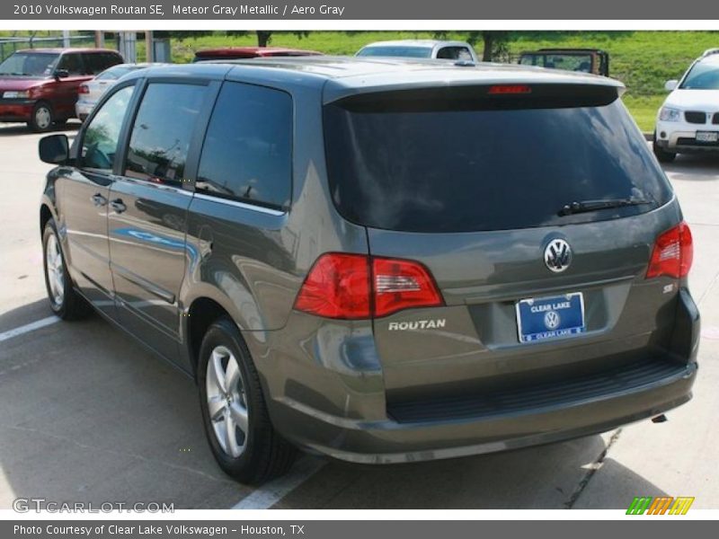 Meteor Gray Metallic / Aero Gray 2010 Volkswagen Routan SE