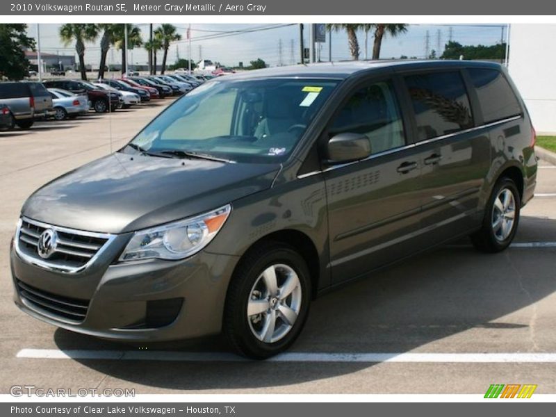 Meteor Gray Metallic / Aero Gray 2010 Volkswagen Routan SE